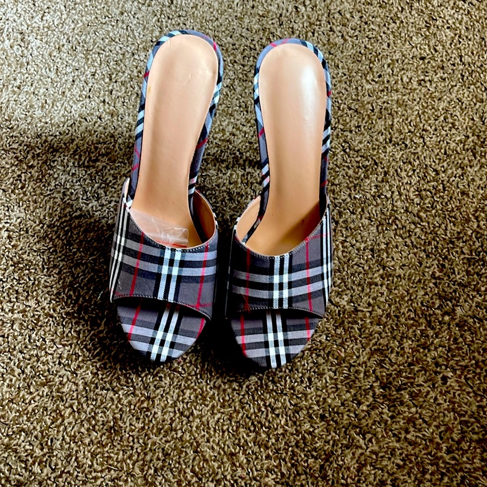 Women’s heels size 10 brand new